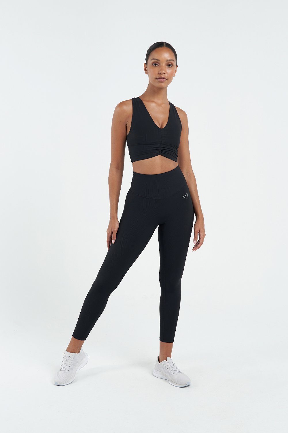 Nike One Training Sculpt Dri-FIT mid-rise gym leggings 2.0 in black | ASOS